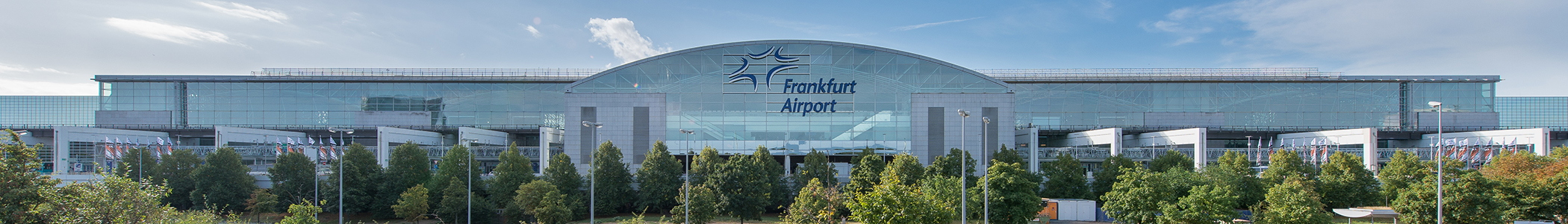 Frankfurt-Flughafen-banner-Terminal-2-von-Epizentrum-cropped-by-Jjtkk-ist-lizenziert-unter-CC-BY-SA-3.0.jpg